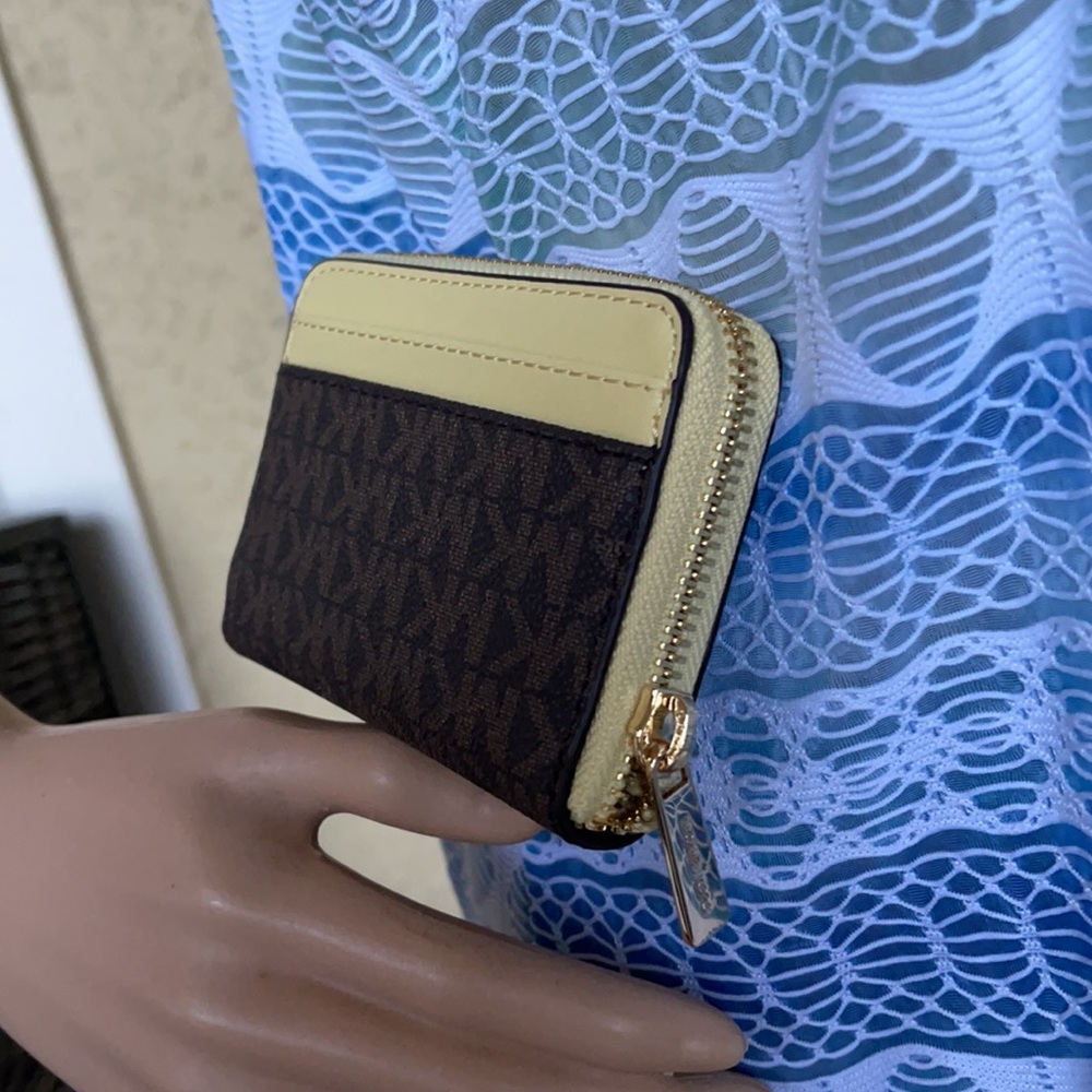 Michael Kors Medium Zip Around Card Case - Picture 5 of 16